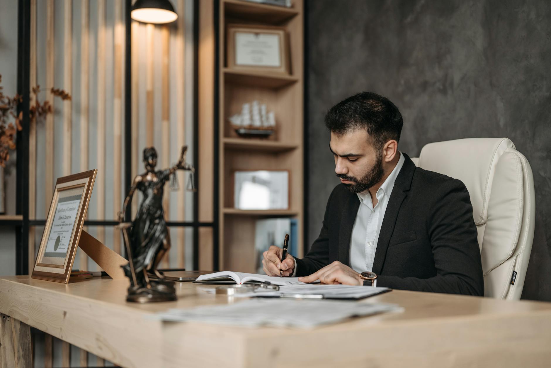 DroitAI: Votre Expert Juridique Virtuel pour le Droit Roumain