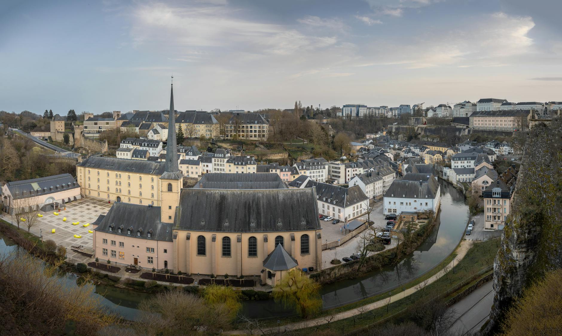 Votre TPE au Luxembourg est submergée par les obligations légales ? Vous nêtes p